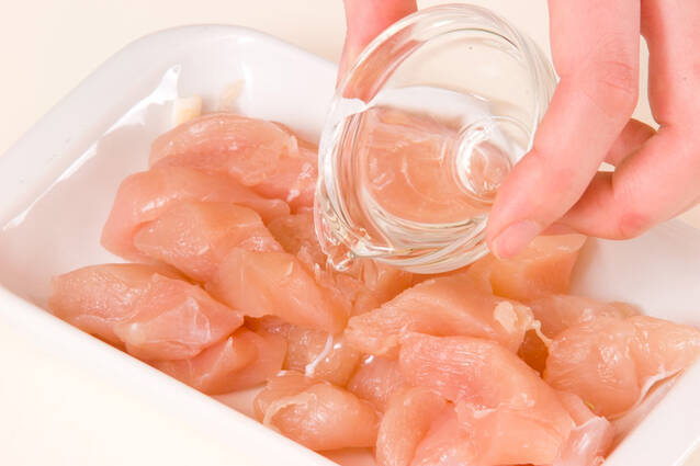 ワカメと鶏肉のスープの作り方の手順2