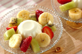 ミルクゼリーフルーツソース