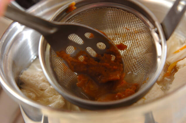 くずし豆腐ととろろ昆布のおみそ汁の作り方の手順3