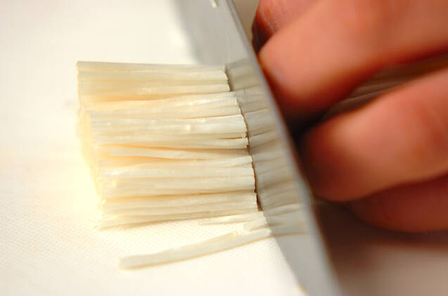 くずし豆腐ととろろ昆布のおみそ汁の作り方の手順1