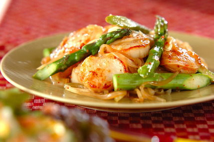 パパっと炒めて簡単！ホタテとアスパラのこってりバターソテー