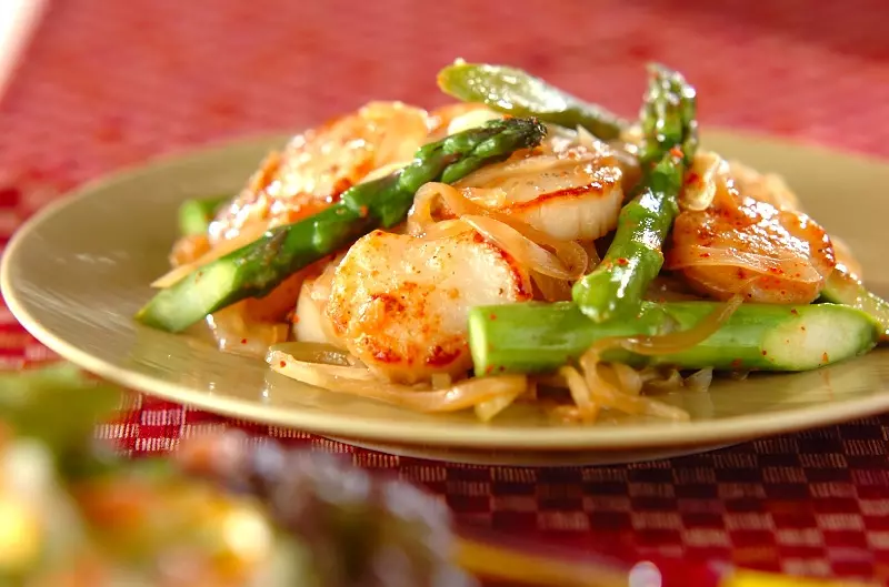 パパっと炒めて簡単 ホタテとアスパラのこってりバターソテー レシピ 作り方 E レシピ 料理のプロが作る簡単レシピ パパっと炒めて簡単 ホタテとアスパラのこってりバターソテー レシピ 作り方 E レシピ 料理のプロが作る簡単レシピ