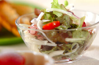 タコと新玉ネギのサラダ