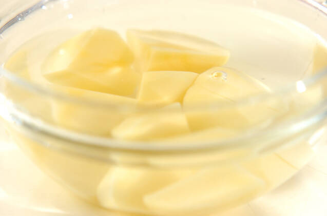 粉ふきイモの塩辛バターの作り方の手順1