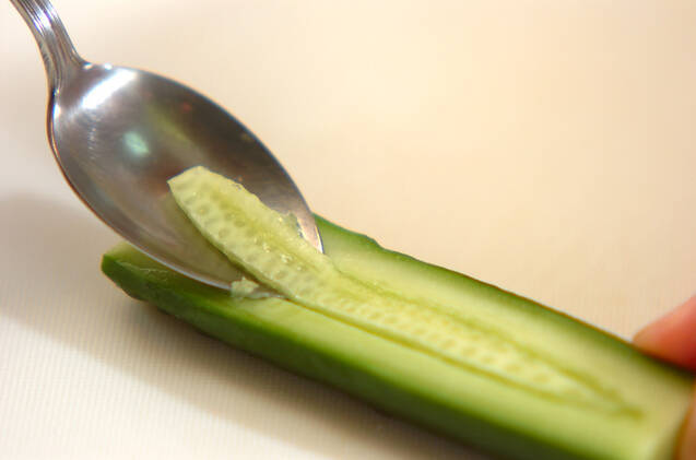 キュウリとジャコの炒め物の作り方の手順1