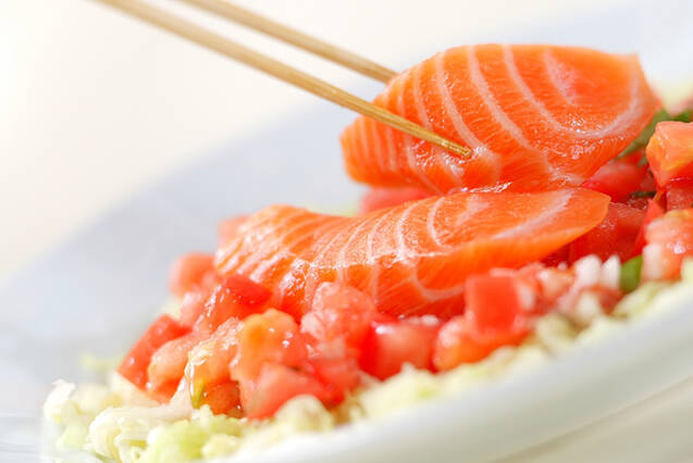 サーモンとフルーツのサラダの作り方の手順3