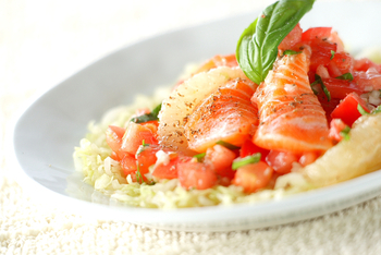 サーモンとフルーツのサラダ