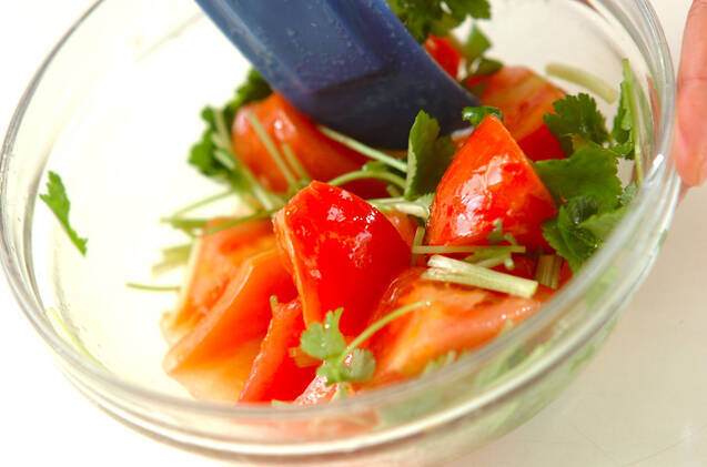 トマトとミツバの酢の物の作り方の手順4