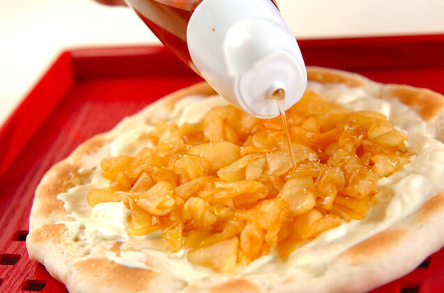 リンゴのハニーチーズピザの作り方の手順5