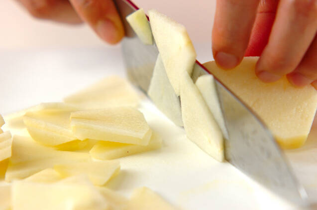 リンゴのハニーチーズピザの作り方の手順2