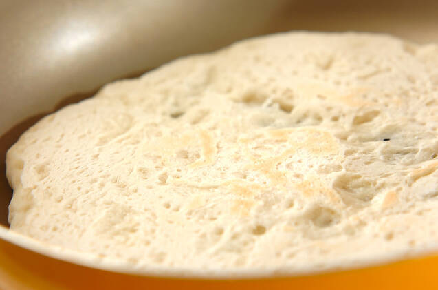 リンゴのハニーチーズピザの作り方の手順4