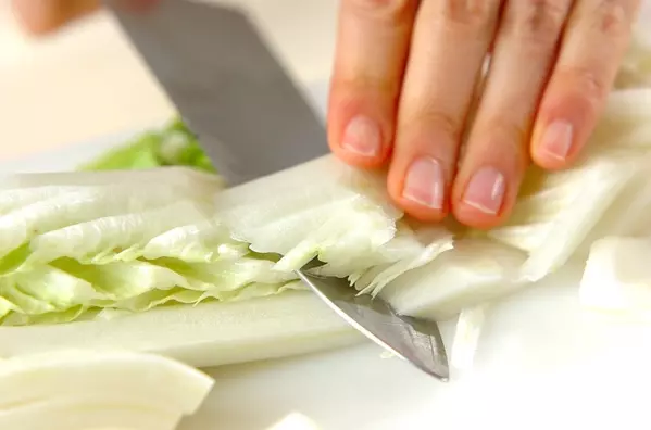 だしが決め手!みそ煮込みうどんの作り方1