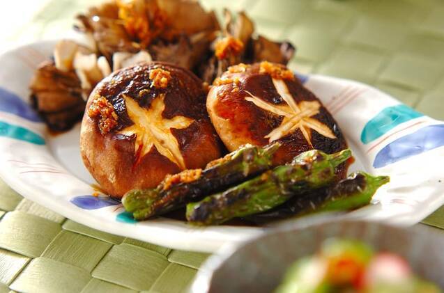 焼きキノコ・ショウガじょうゆがけ