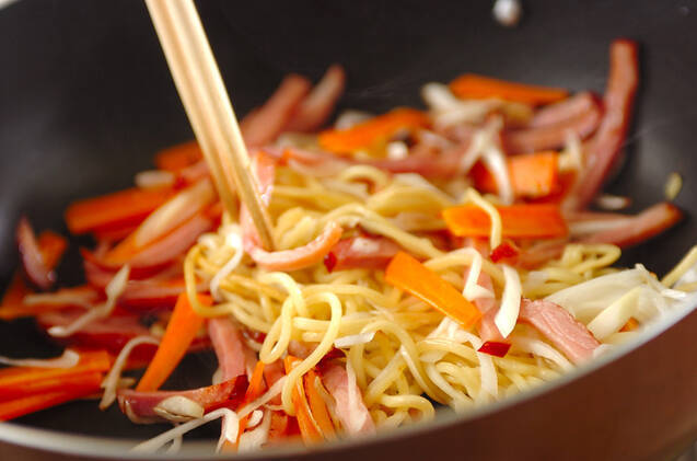 焼豚焼きそばの作り方の手順2