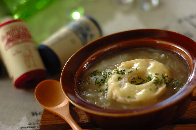 玉ねぎの甘さにびっくり！「オニオングラタンスープ」の作り方の画像