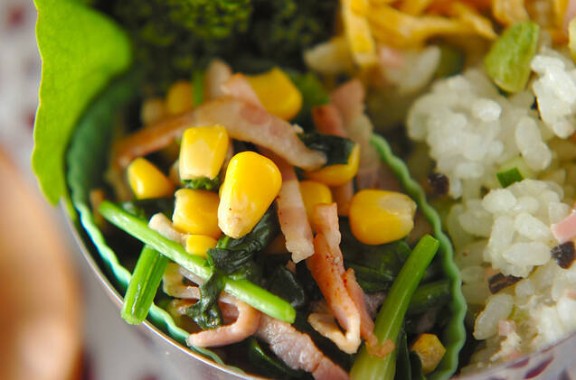 ホウレン草とベーコンとコーンのソテー