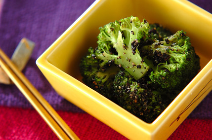 ブロッコリーのゴマ汚し