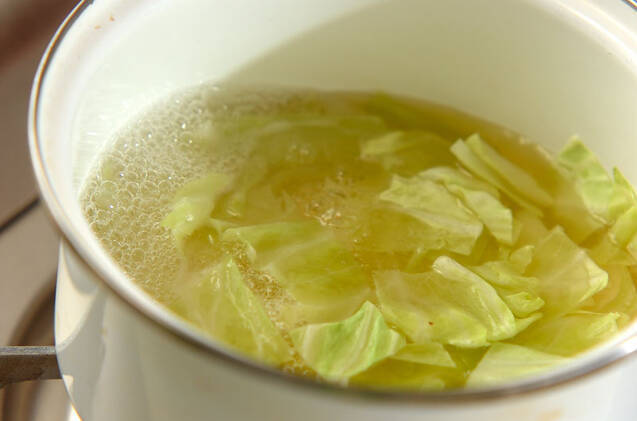 キャベツのピリッと赤出しの作り方の手順3