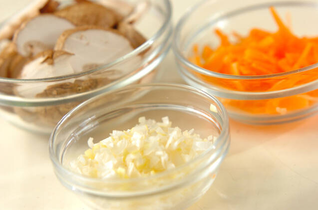 具だくさん卵焼きの作り方の手順1