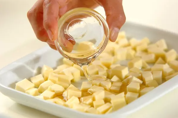 ホットケーキミックスで!サツマイモのレンジ蒸しパンの下準備1