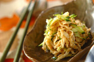 切干し大根とキュウリのゴマ酢和え