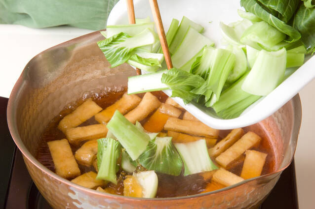 青菜と油揚げの煮物の作り方の手順4