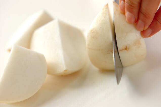 カブのショウガスープの作り方の手順1