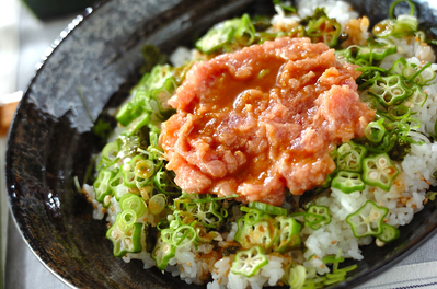 マグロのたたき丼 レシピ 作り方 E レシピ 料理のプロが作る簡単レシピ