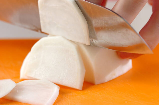 カブのサラダの作り方の手順1