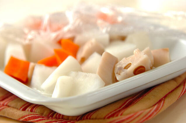 根菜と揚げ天の炒め煮の作り方の手順1