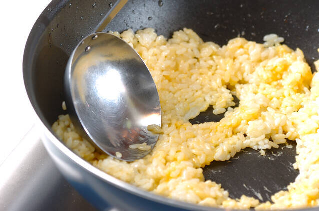 カルビチャーハンの作り方の手順3