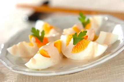 卵のツナソースがけ