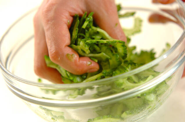 ゴーヤとちくわのゴママヨネーズサラダの作り方の手順1