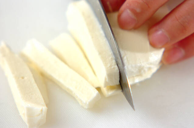 鶏のモッツァレラ巻きの作り方の手順1