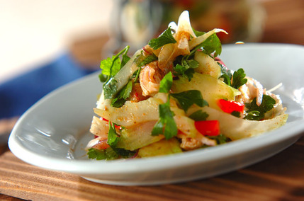 蒸し鶏とセロリのスパイスマリネ
