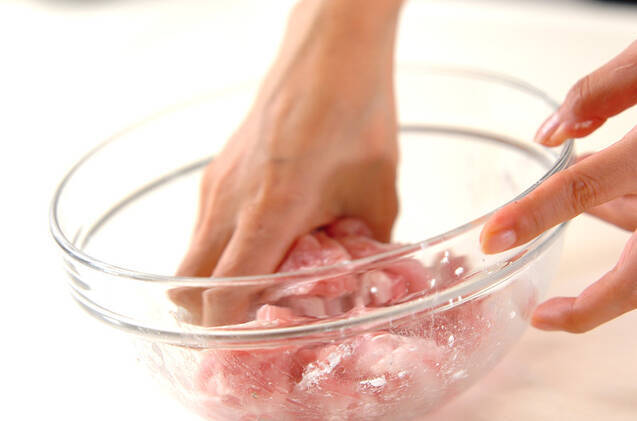 豚肉とザーサイの炒め物の作り方の手順1