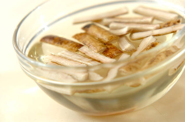 揚げゴボウのゴマ酢和えの作り方の手順1
