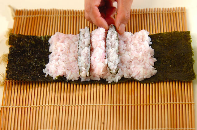 ぶたちゃんデコ巻き寿司の作り方の手順4