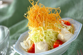 揚げそばのサラダ