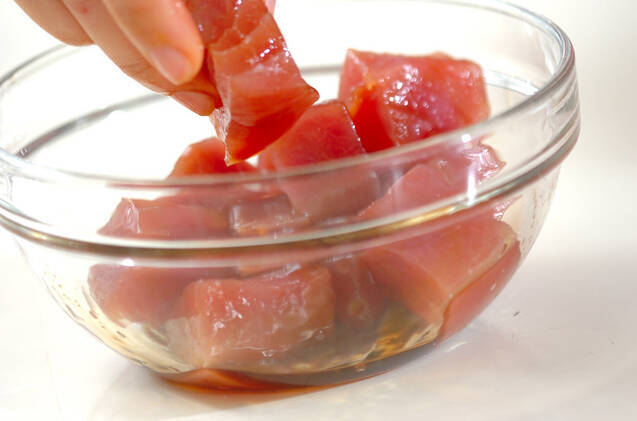 マグロ漬けのネギダレ和えの作り方の手順1