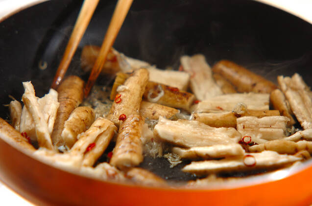 たたきゴボウとジャコのピリ辛炒めの作り方の手順3