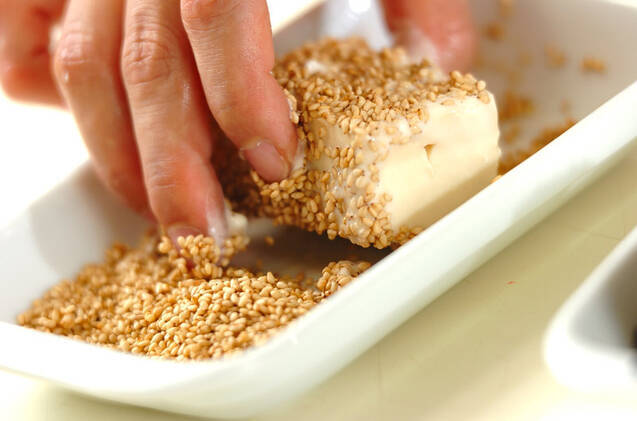 豆腐のゴマ揚げの作り方の手順3