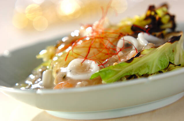 焼き春キャベツの海鮮あん