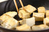 豆腐とモヤシのチャンプルーの作り方の手順2