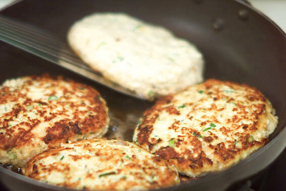 ふんわり柔らか 豆腐ハンバーグ 崩れるのを防ぐコツ by中島 和代さんの作り方の手順3