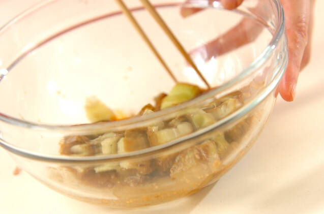 焼きナスのピリ辛ゴマ和えの作り方の手順4