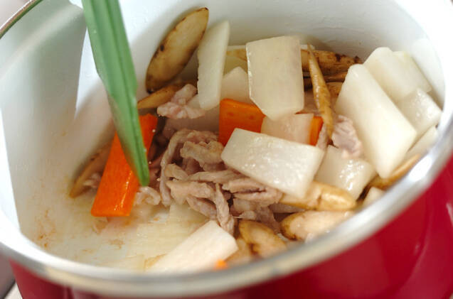 野菜たっぷりゴマみそスープの作り方の手順2