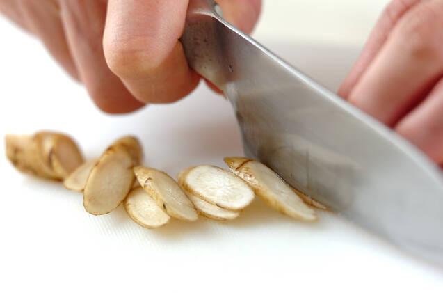 野菜たっぷりゴマみそスープの作り方の手順1