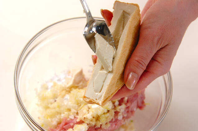 射込み厚揚げの煮物の作り方の手順1