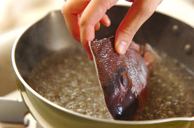 鯛とゴボウのあら炊きの作り方の手順3